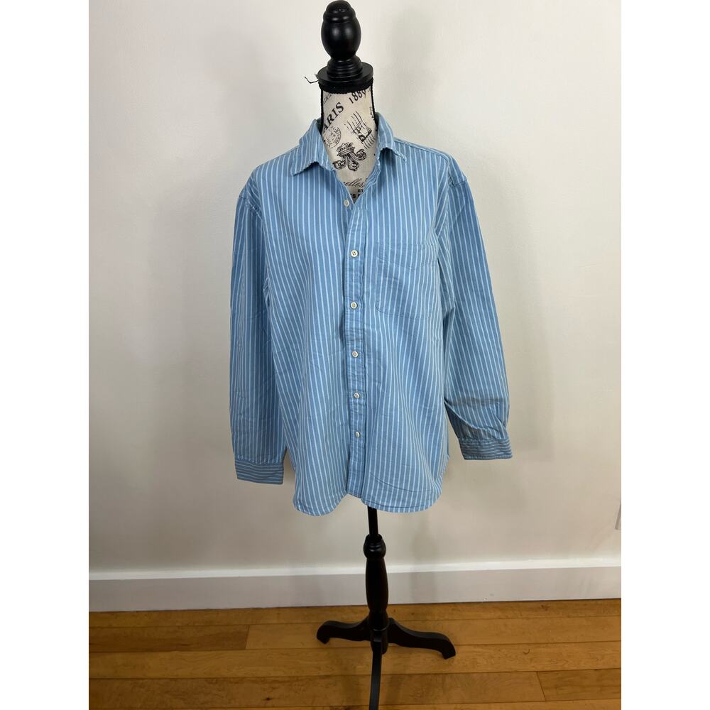 Old Navy Men's Everyday Shirt Regular Fit Blue & white Stripe button up shirt